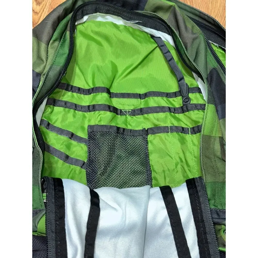 The North Face Jester Backpack 19 In H Green Padded Back Panel Unisex